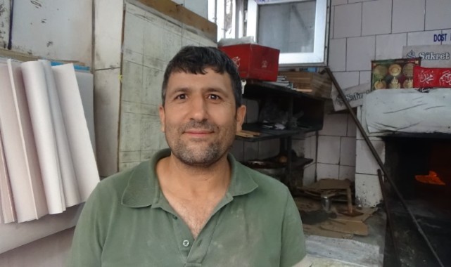 Şanlıurfa'nın bazı ilçeleri lavaşı mayalı yaptıkları için dürüm yapıldığı zaman ekmek yırtılıyor (Video)