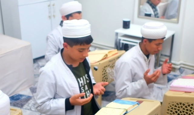 Hafızlığını tamamlayan 12 talebe icazetlerini alacak.(video)