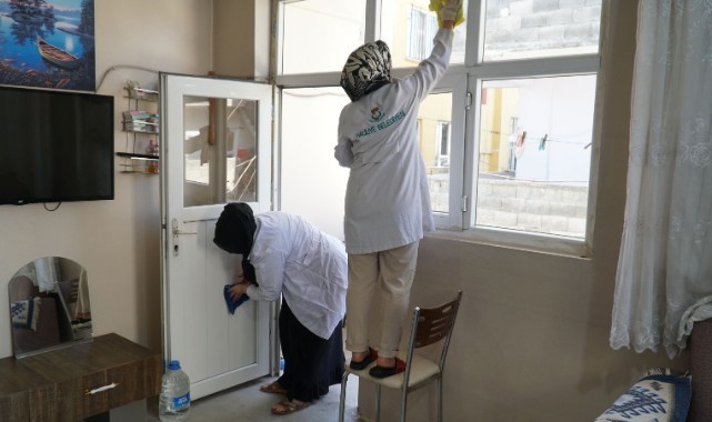 Haliliye belediyesi 576 hanede evde bakım hizmeti veriyor (video)