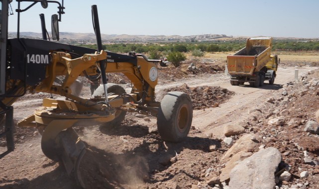 Hızla büyüyen Karaköprü'ye yeni yollar kazandırılıyor (video)
