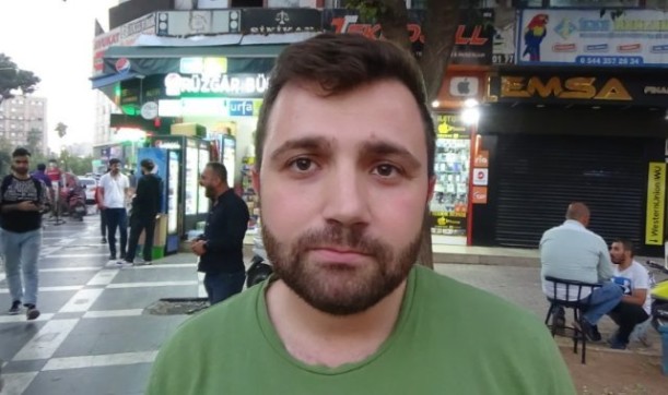 Bayrak asıyor diye zabıta memurunu bıçaklamak çok korkunç bir durum (video)