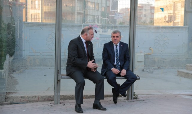 Beyazgül ve rektör Güllüoğlu’ndan otobüsle kampüse yolculuk (video)