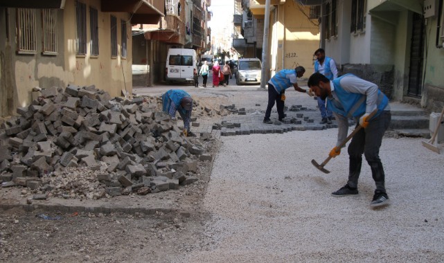 Haliliye’de deforme olmuş yollar yeniden onarılıyor (video)