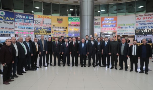 TBMM Başkanvekili Bozdağ ve Başkan Beyazgül’den şehirlerarası otobüs terminali esnafına ziyaret (Video)