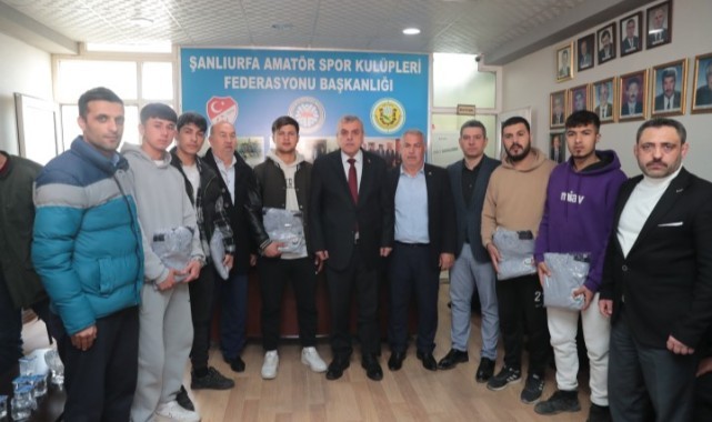 Beyazgül, U18 ligi şampiyonu 63 Urfa Spor futbolcularını tebrik etti (Video)