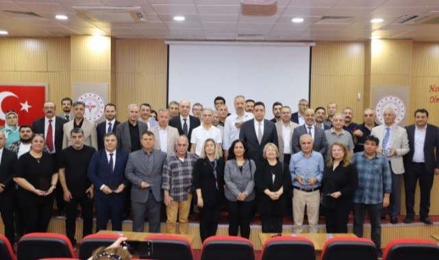 Meslekte 25 yılını dolduran aile hekimlerine plaket takdim edildi (Video)