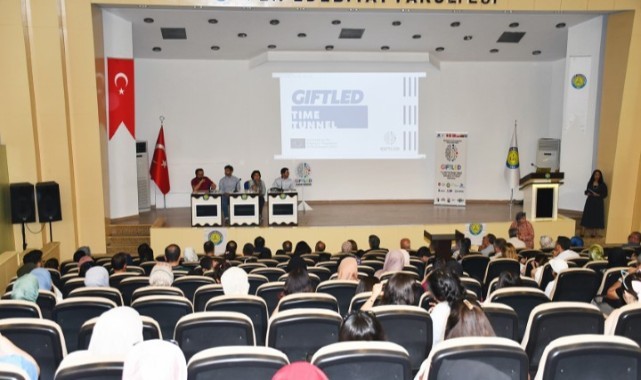 Harran Üniversitesi'nde Üstün Yetenekliler Eğitim Paneli Gerçekleşti