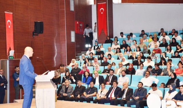 Harran Üniversitesinde Eczacılık Fakültesi Öğrencileri Beyaz Önlüklerini Giydi. (Video)