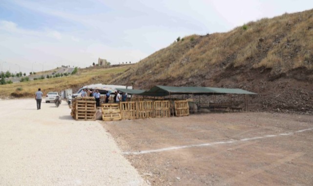 Karaköprü’de kurban satış yerleri hazırlanıyor (Video)