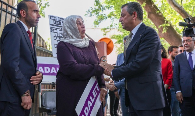 CHP Genel Başkanı Özel’den Emine Şenyaşar’a ziyaret