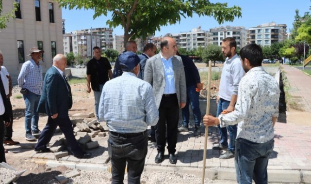 Karaköprü’de konforlu ulaşım için yol açma ve bakım-onarım seferberliği sürüyor (Video)