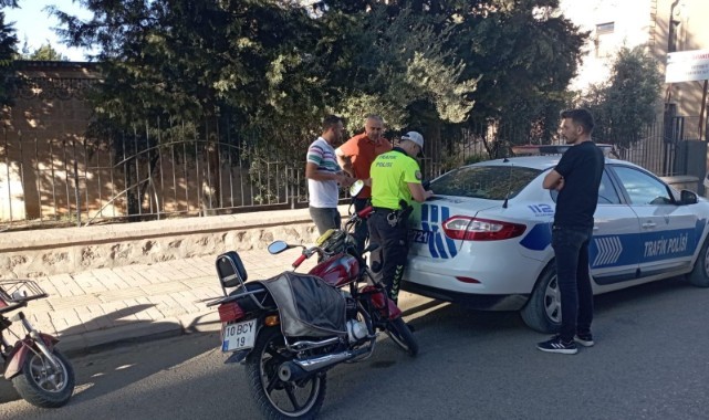 Trafikte motosikletlerde kask denetimi