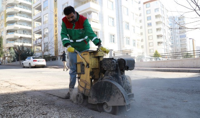 Karaköprü asfalt serimiyle yenileme faaliyeti gerçekleştiriyor (video)