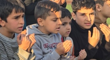 Şanlıurfa’da Kuraklık Tehlikesine Karşı Yağmur Duası: Yetim Çocuklar Semaya Ellerini Açtı