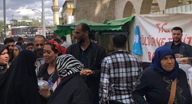 Şanlıurfa'da Prof. Dr. Haydar Baş Anısına Lokma Dağıtıldı