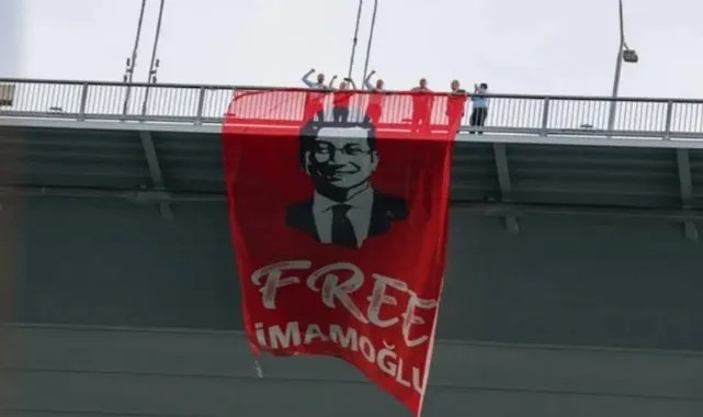 Köprüye “Free İmamoğlu” Pankartı: Soruşturma Açıldı
