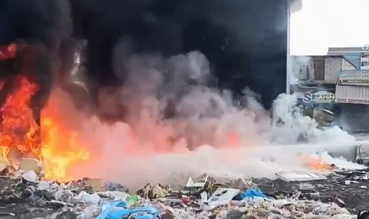 Şanlıurfa’da Atık Yangını: İtfaiye Hızla Müdahale Etti