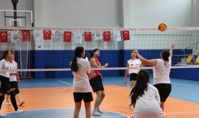 Şanlıurfa’da Voleybol Ateşi: Yaz Kursuna Katılım Rekor Kırıyor