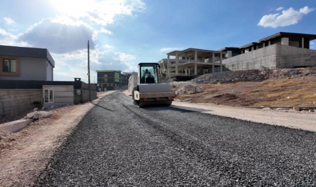 Şanlıurfa Karaköprü Mahallelerinde Güvenli Ulaşım İçin Yol Yenileme!