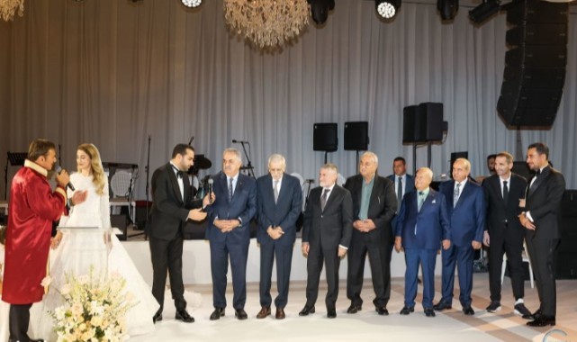 Polat Ve Tokluk Ailelerinden Boğaz’da Şık Düğün Töreni!