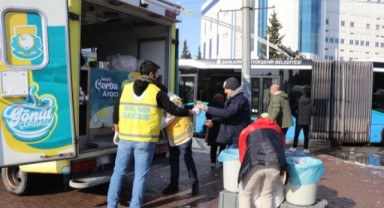 Şanlıurfa Haliliye’de Kar Yağışında Hem Yol Açıldı Hem Sofralar Isındı!