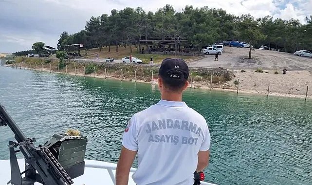 Şanlıurfa’da Jandarma Kıyı Şeridinde Kontrol Devriyesi