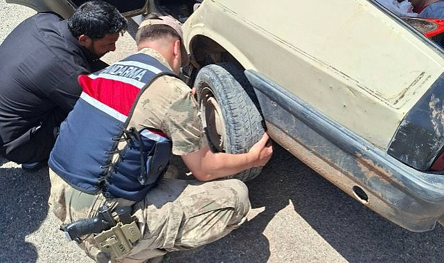 Şanlıurfa’da Jandarma Sürücünün Yardımına Koştu