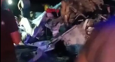 Şanlıurfa-Mardin Yolunda TIR Kazası: Araçlardan Biri Devrildi