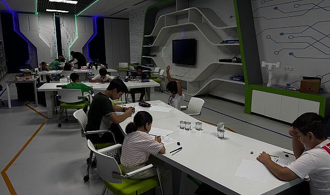 Şanlıurfa'da Geleceğin Bilim İnsanları Yetişiyor! Yaz Akademisi'nde İlk Dönem Tamamlandı