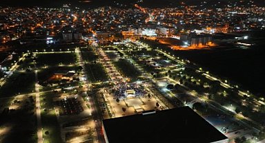 Şanlıurfa'nın Yerel Sanatçıları Millet Bahçesi'nde Alkışlandı