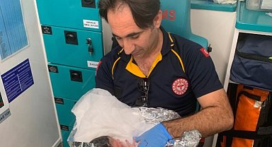 Şanlıurfa’da İki Bebek Ambulanslarda Dünyaya Geldi