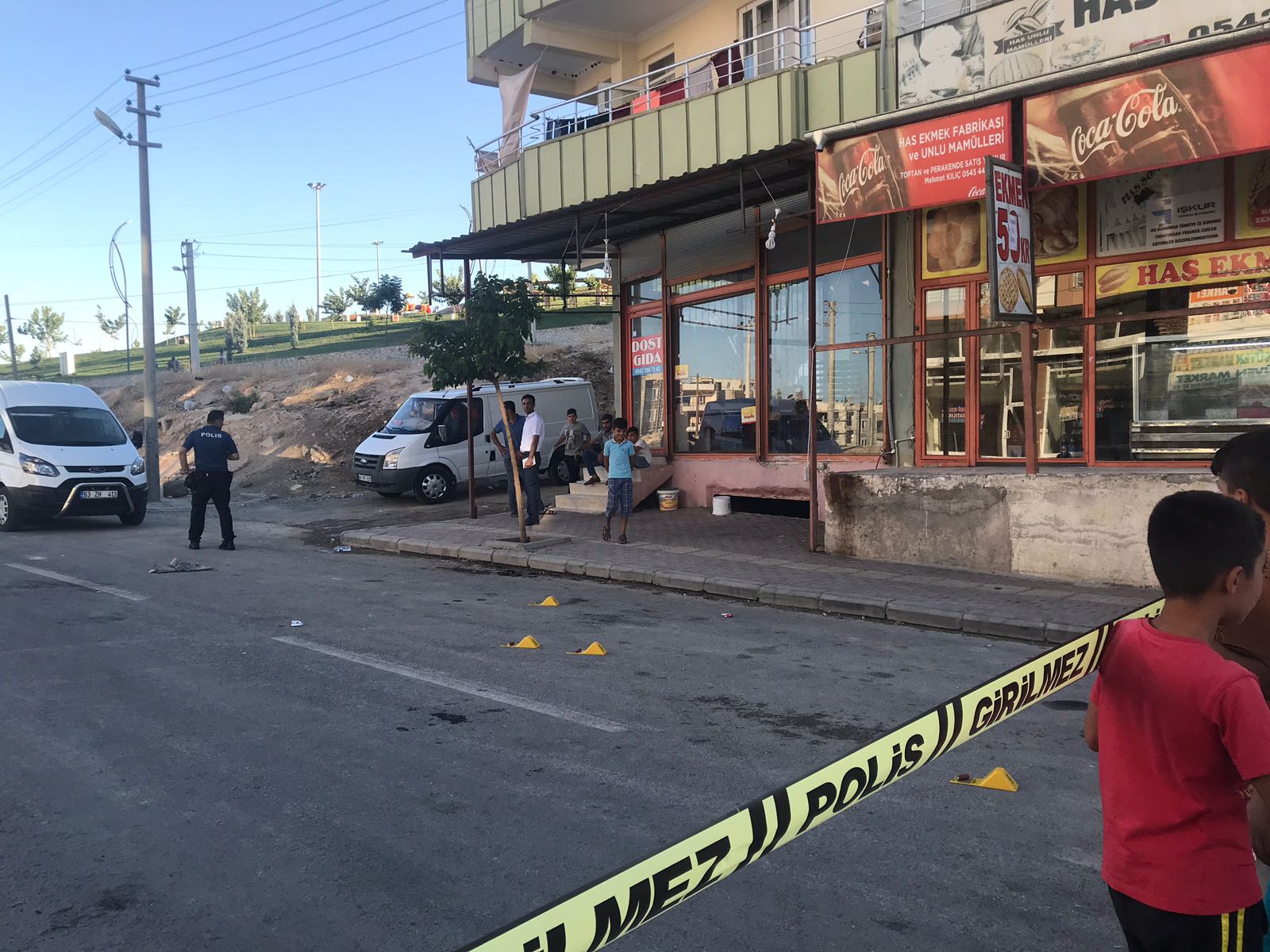 Akrabaların kavgasında silahla vurulan 2 kardeş yaralandı