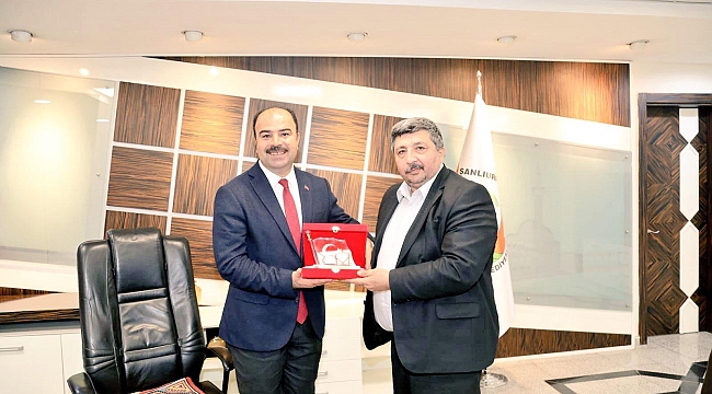 Güler’den Çiftçi’ye plaket